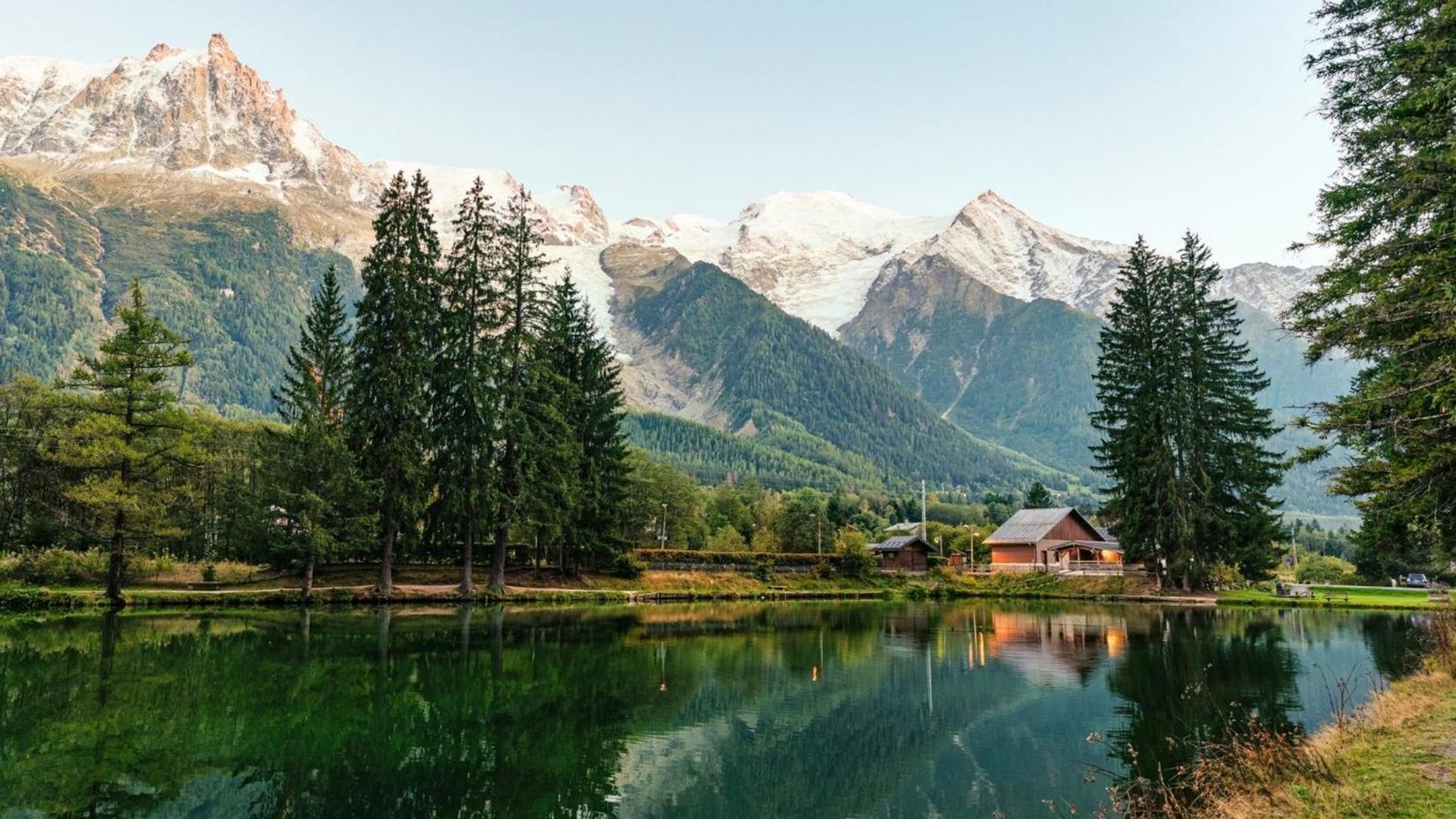 Apartment Midi Loft - A Mountain Haven Chamonix
